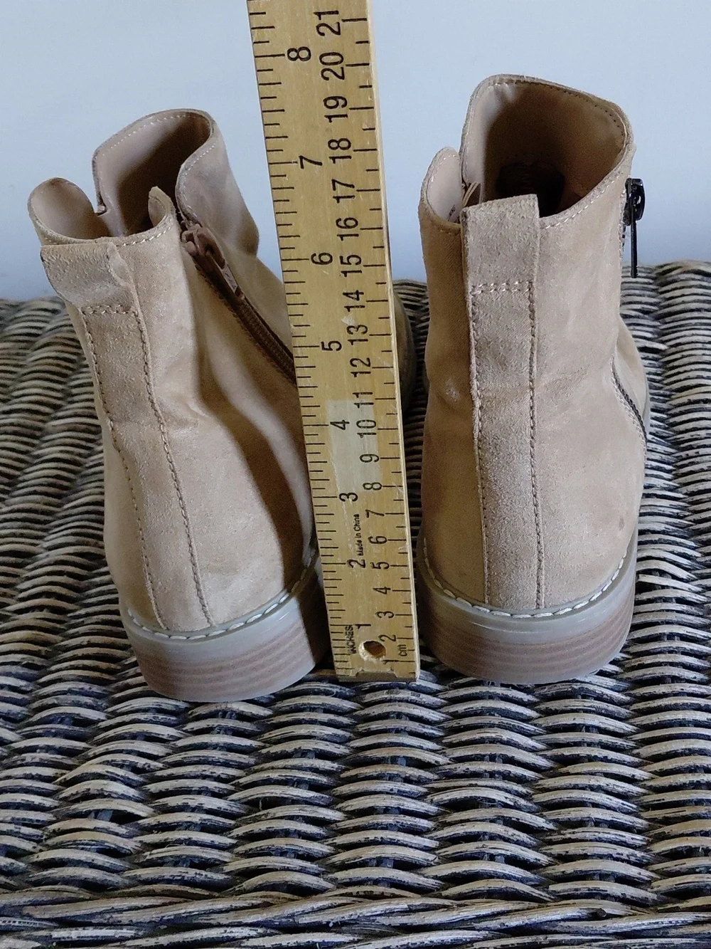 Universal Thread Booties - Picture 3 of 16